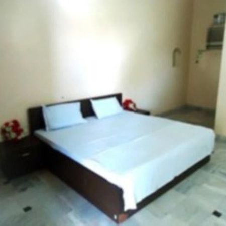 Hotel Kedar Dham Mathura Zewnętrze zdjęcie
